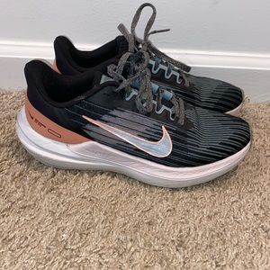 Women’s Nike sneakers, size 6, very good condition